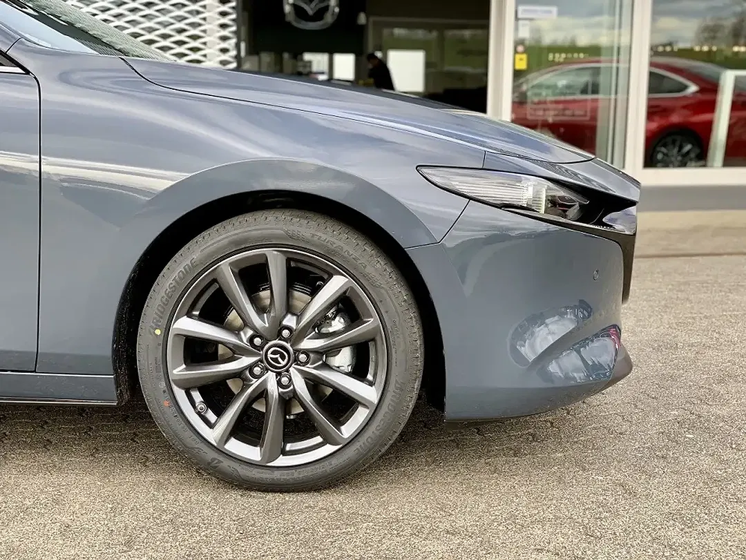 Mazda 3 - Thumbnail 4