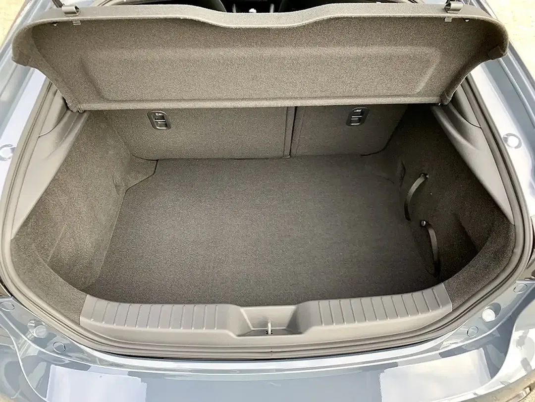 Mazda 3 - Thumbnail 8