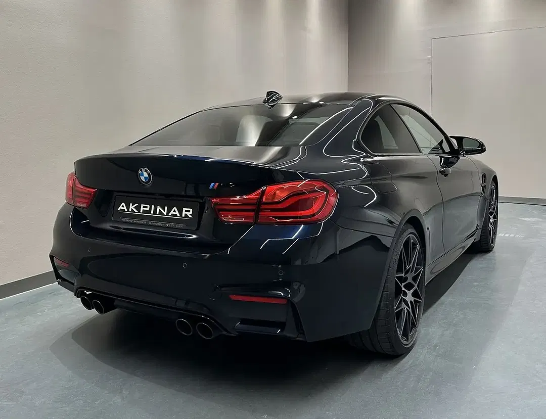 BMW M4 - Thumbnail 5