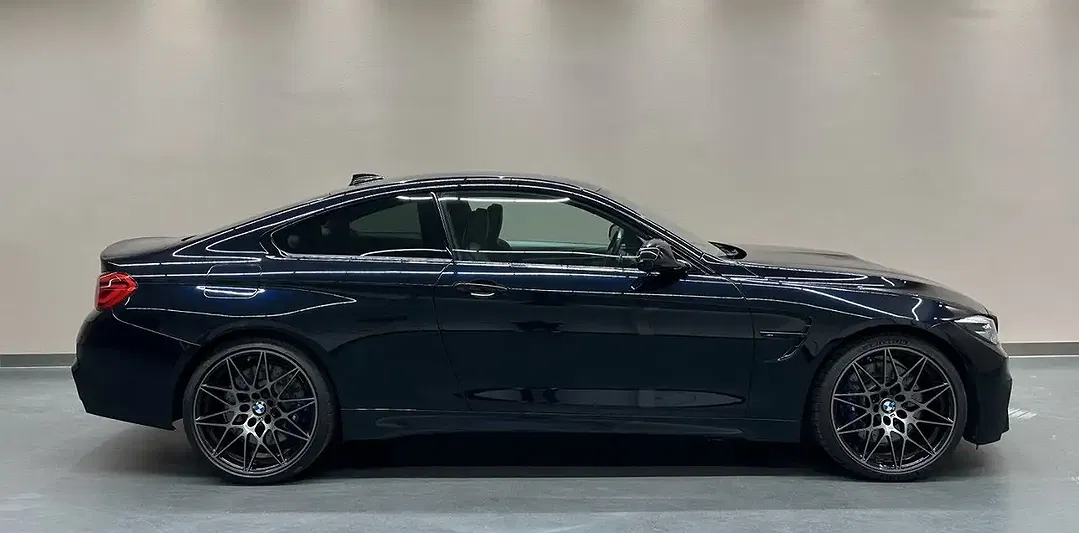 BMW M4 - Thumbnail 6