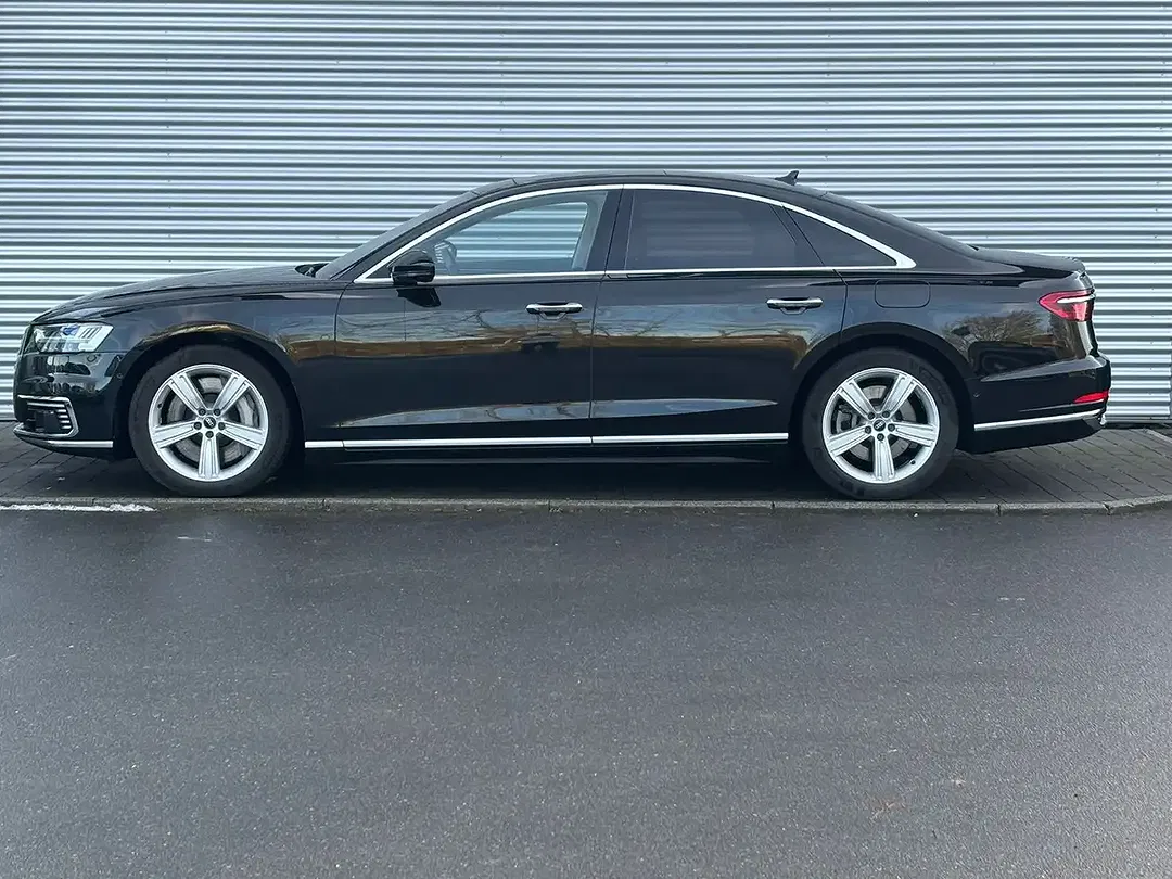 Audi A8 - Thumbnail 3