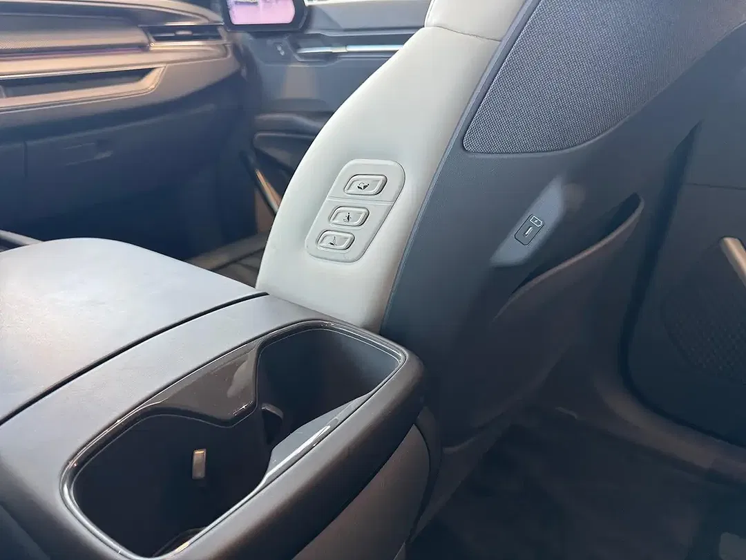 Kia EV9 - Thumbnail 19