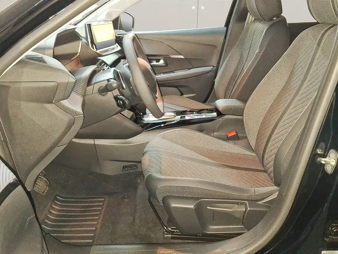 Peugeot 208 - Thumbnail 7