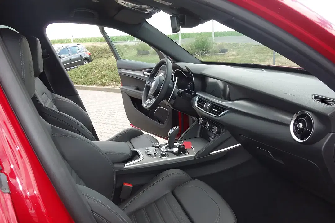 Alfa Romeo Stelvio - Thumbnail 15