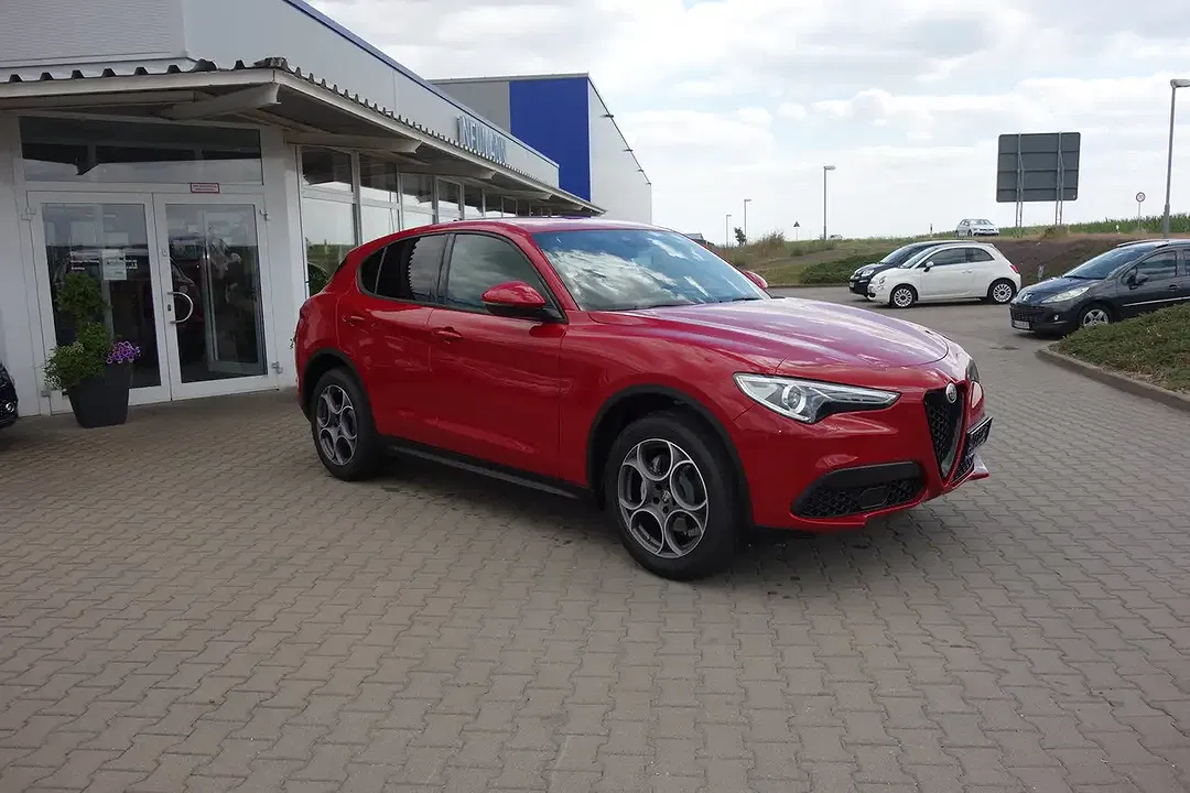 Alfa Romeo Stelvio - Thumbnail 2