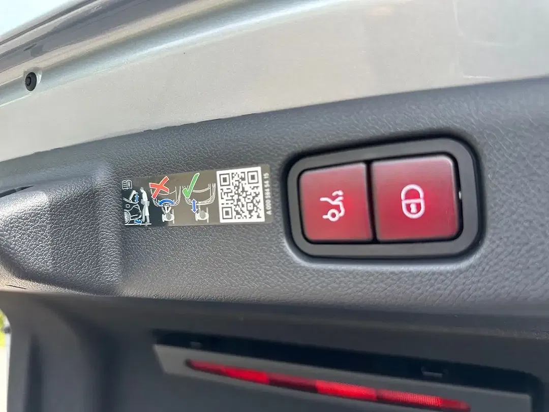 Mercedes-Benz E 200 - Thumbnail 16