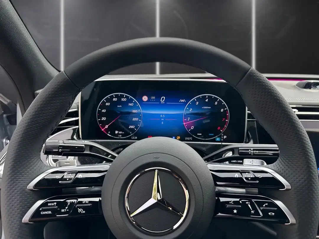 Mercedes-Benz E 200 - Thumbnail 18