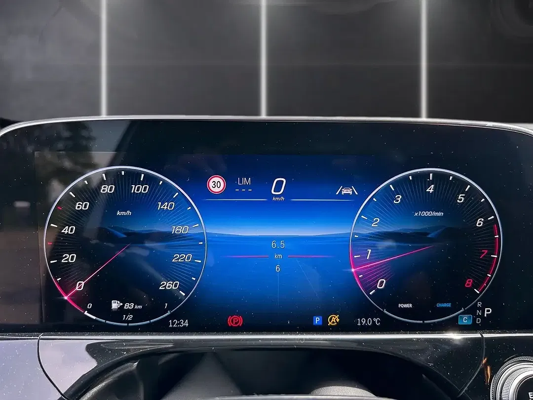 Mercedes-Benz E 200 - Thumbnail 19