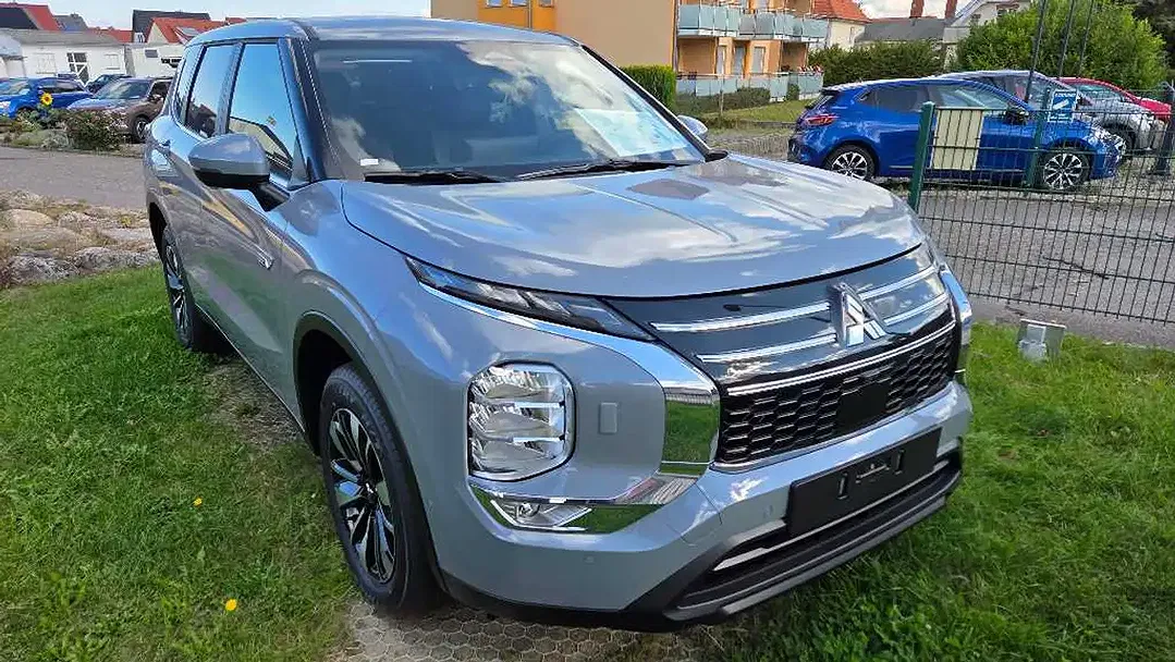 Mitsubishi Outlander - Thumbnail 5