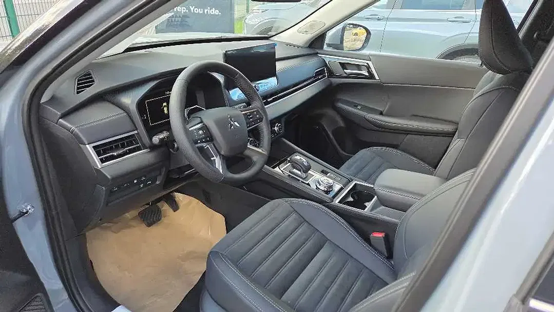 Mitsubishi Outlander - Thumbnail 6