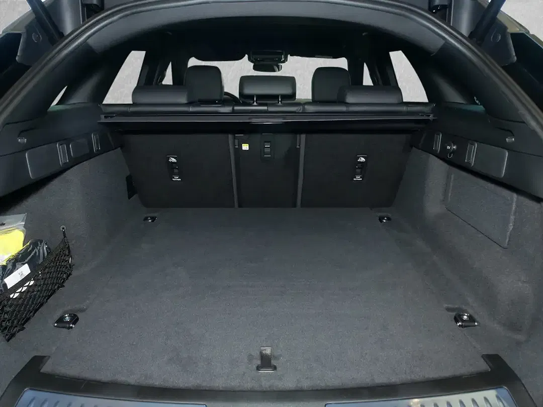 Land Rover Range Rover Velar - Thumbnail 13