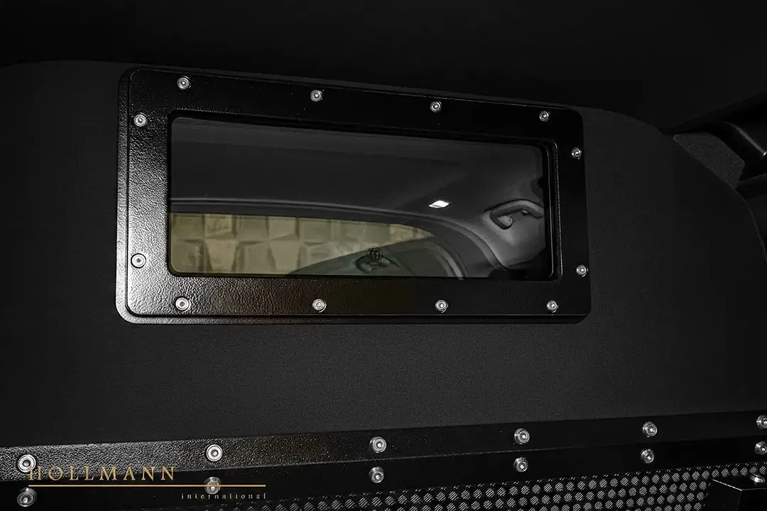 Land Rover Defender - Thumbnail 6