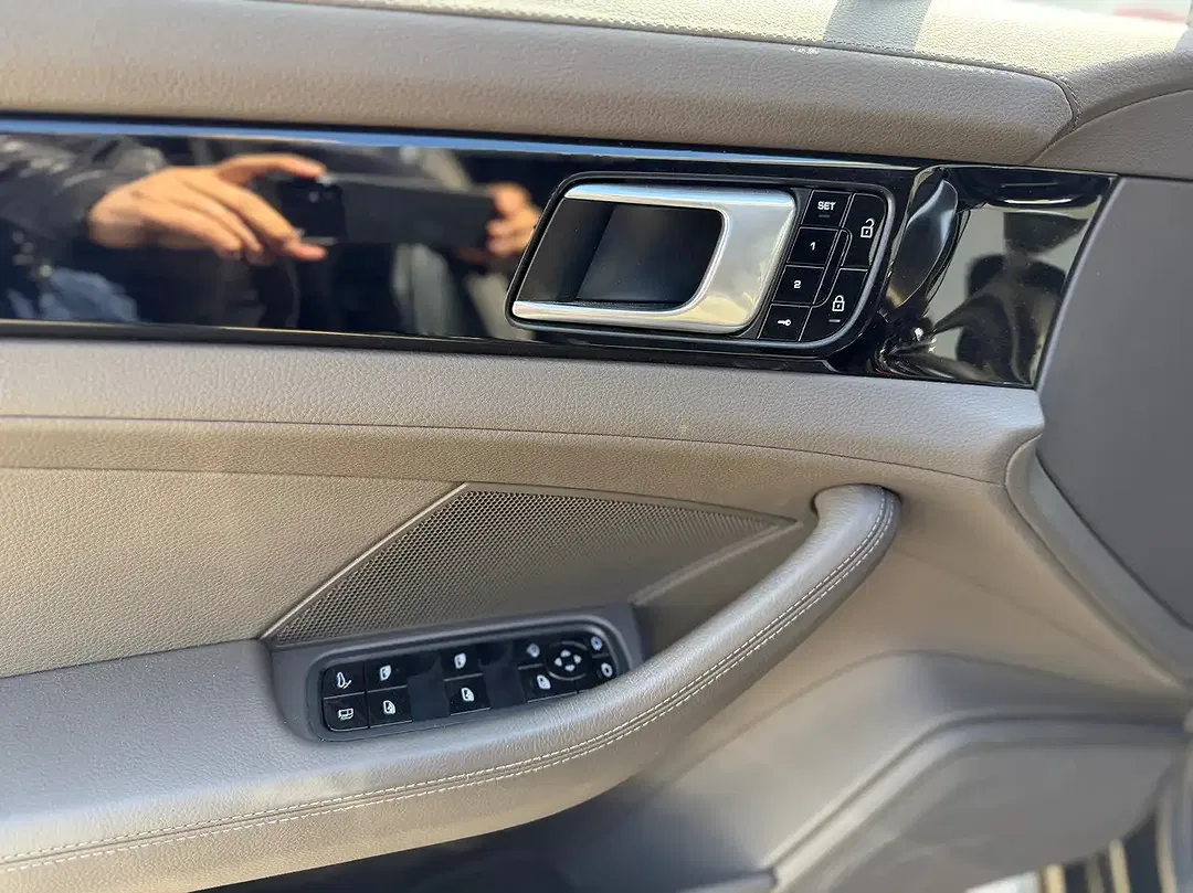 Porsche Panamera - Thumbnail 9