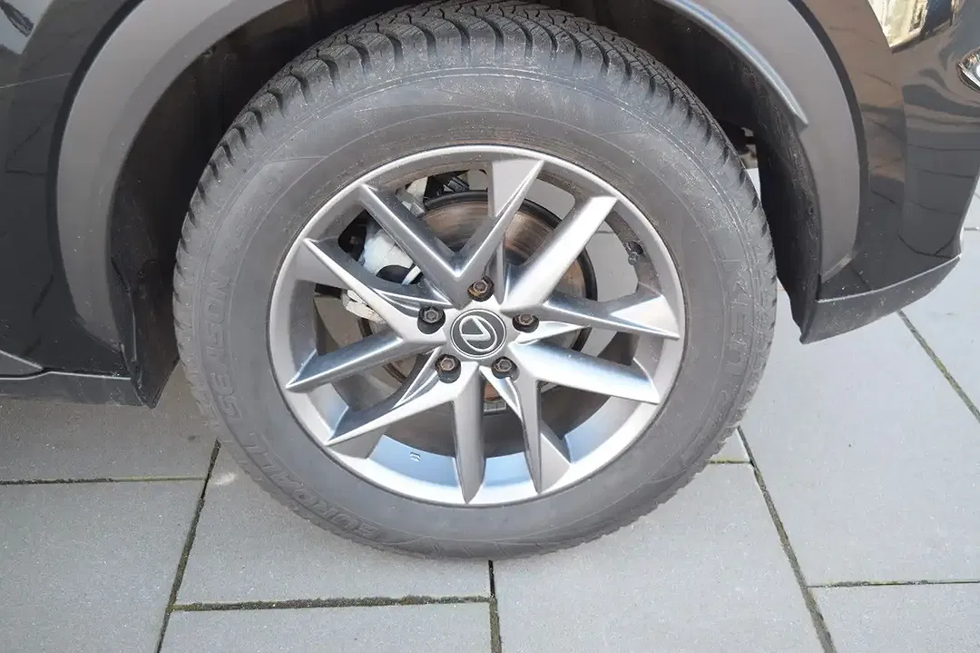 Lexus LBX - Thumbnail 6