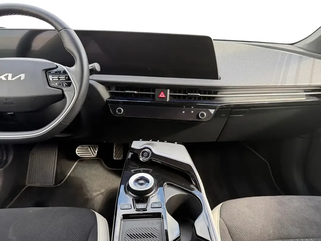 Kia EV6 - Thumbnail 11