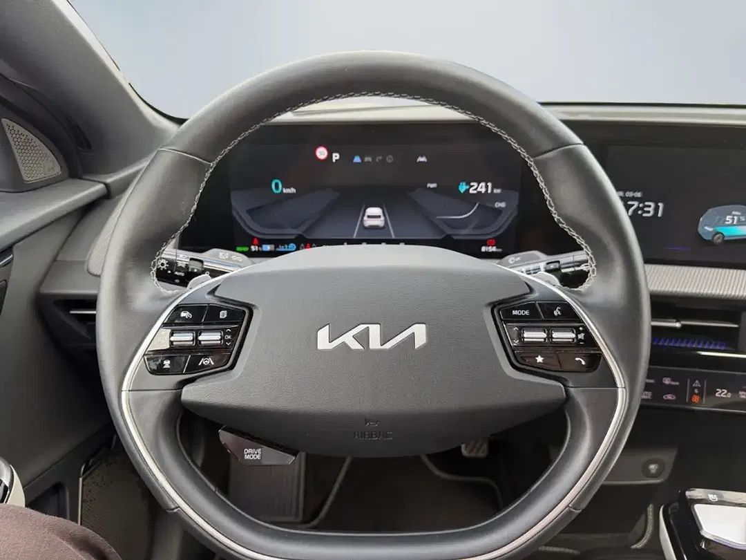 Kia EV6 - Thumbnail 12