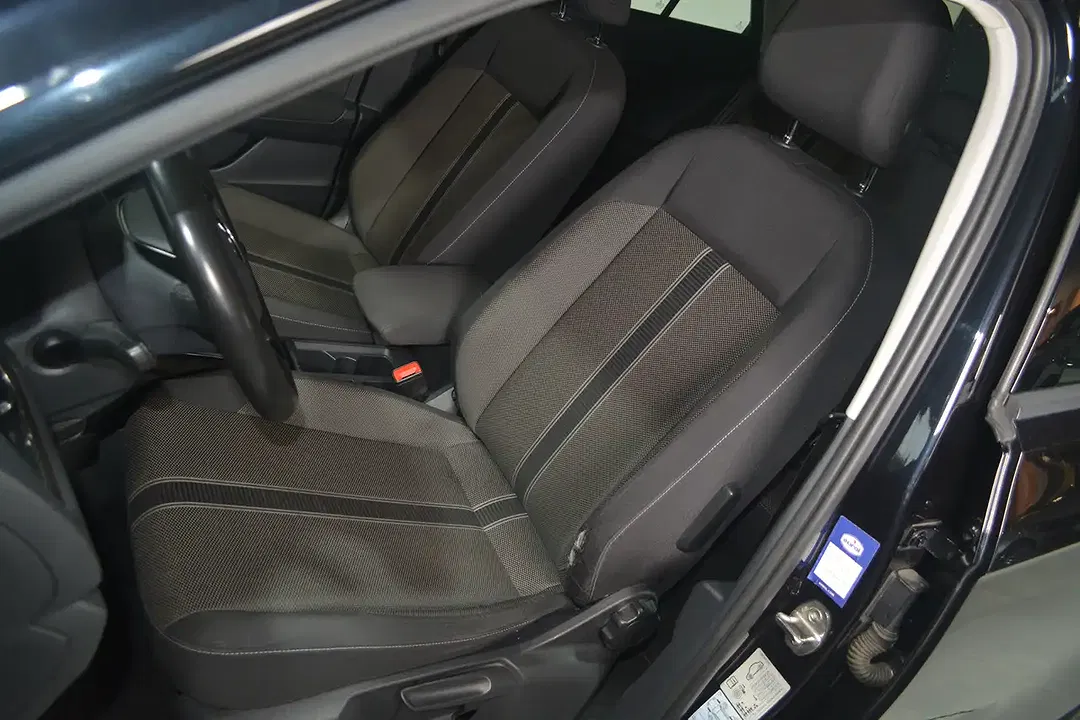 Volkswagen T-Roc - Thumbnail 12