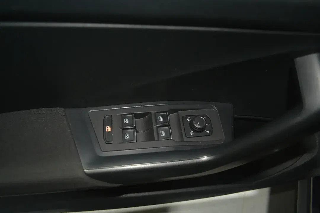 Volkswagen T-Roc - Thumbnail 13