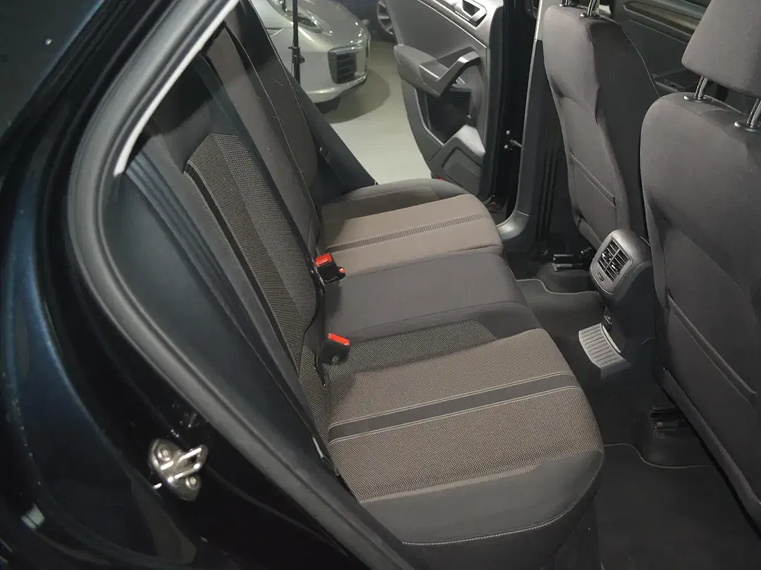 Volkswagen T-Roc - Thumbnail 15
