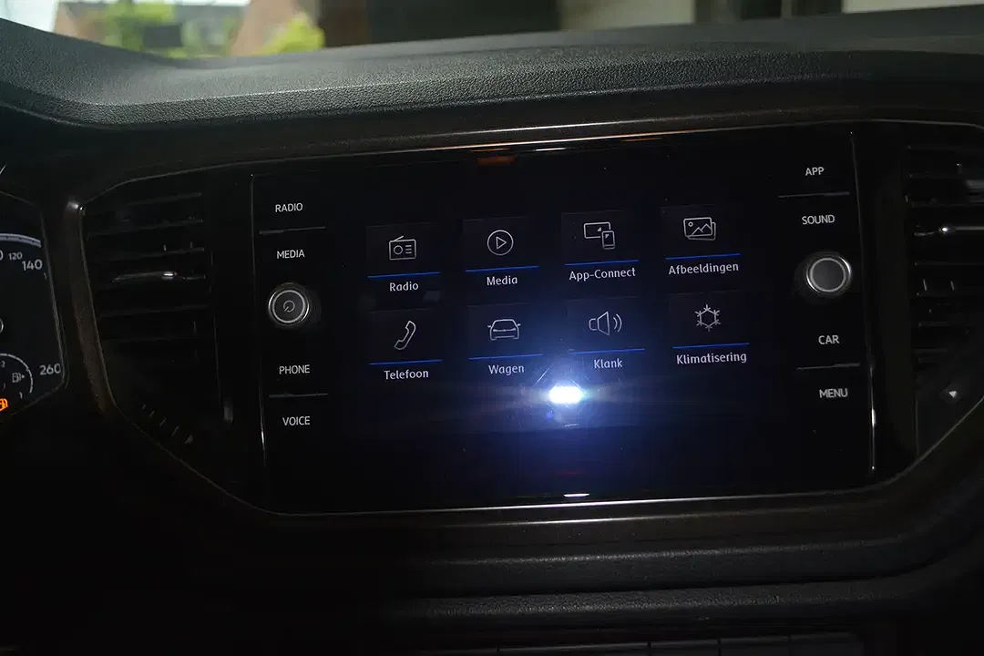 Volkswagen T-Roc - Thumbnail 9