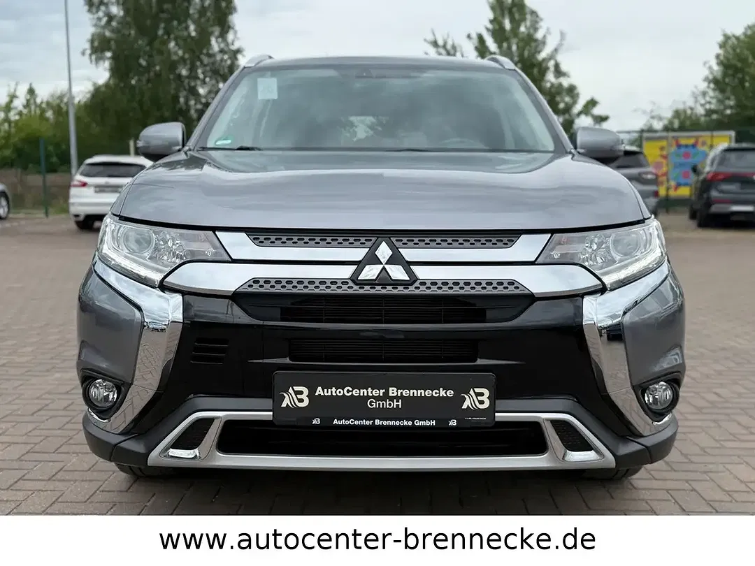 Mitsubishi Outlander - Thumbnail 2