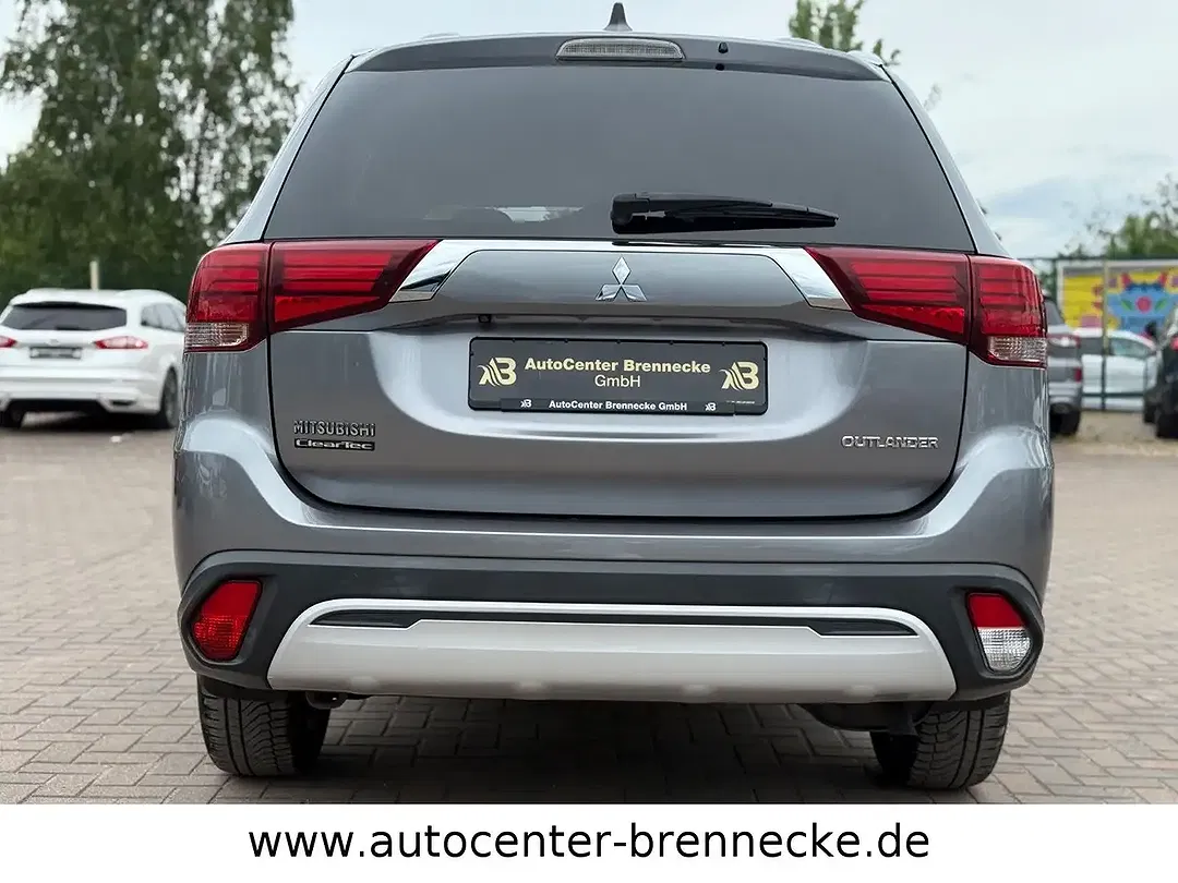 Mitsubishi Outlander - Thumbnail 4