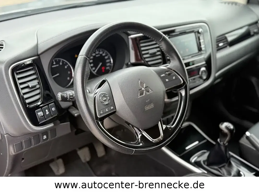 Mitsubishi Outlander - Thumbnail 9