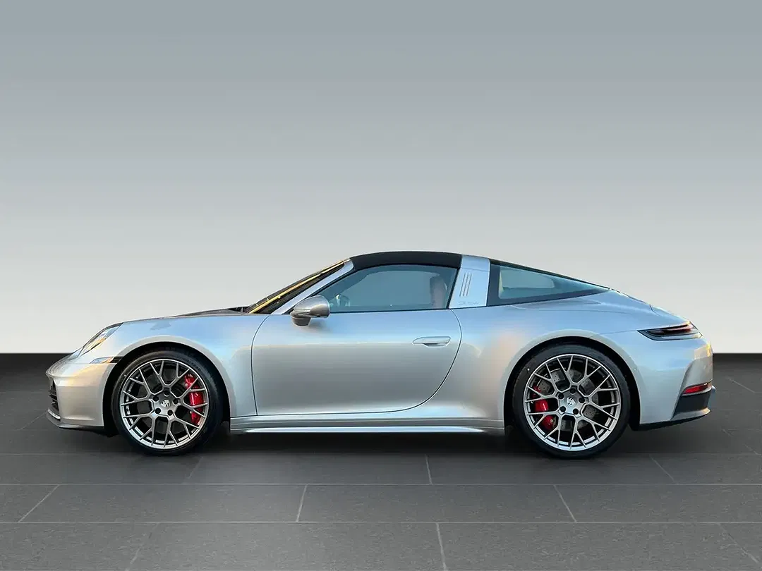 Porsche 992 - Thumbnail 2