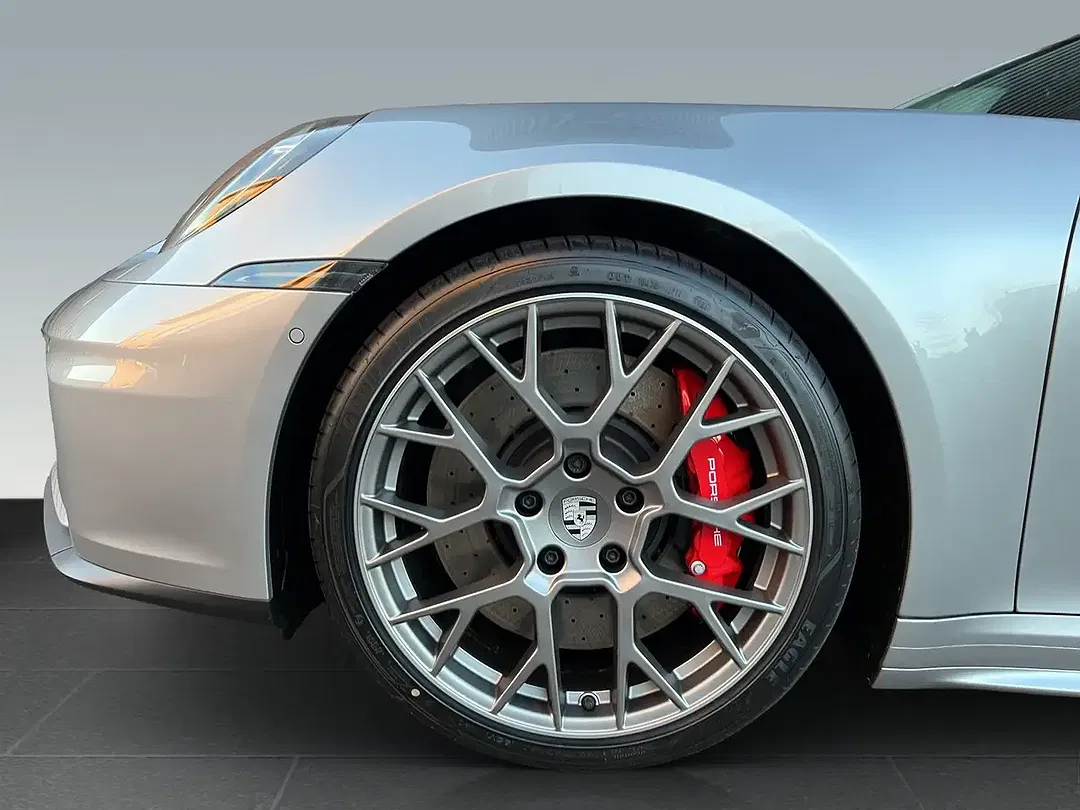 Porsche 992 - Thumbnail 8