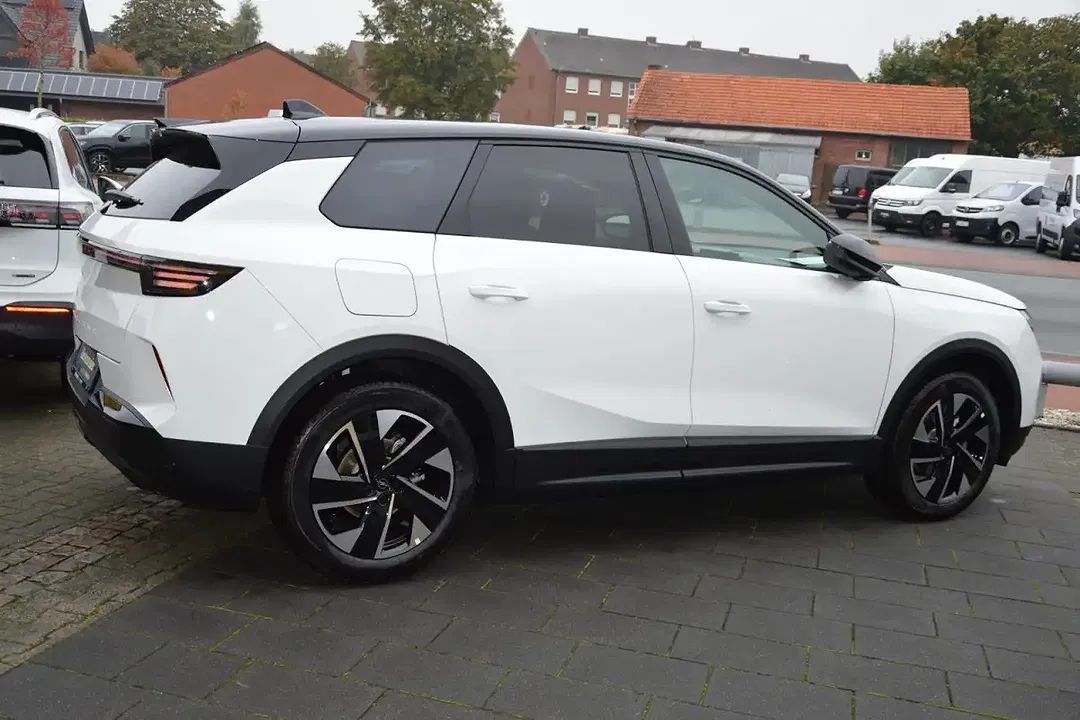 Opel Grandland - Thumbnail 3
