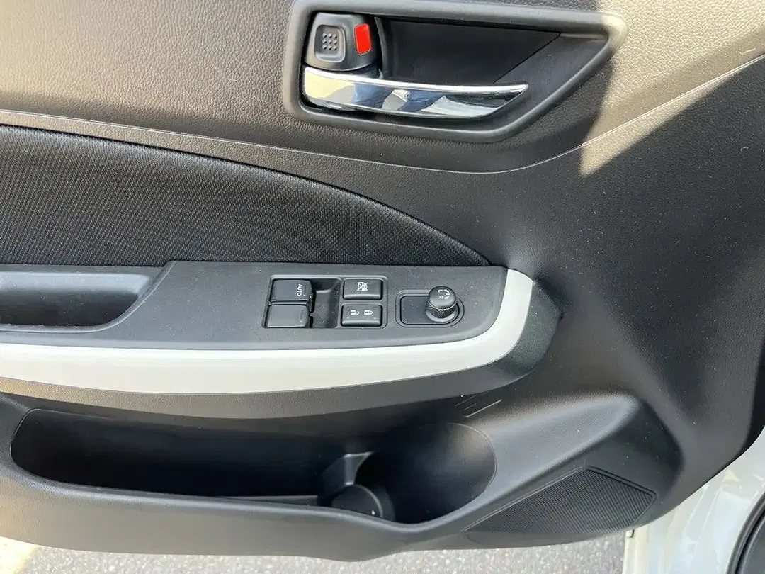 Suzuki Swift - Thumbnail 14