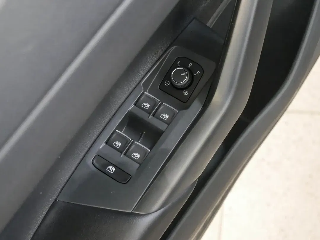 Volkswagen Polo - Thumbnail 11