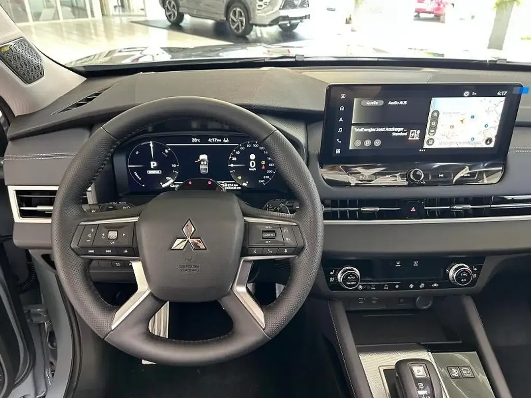 Mitsubishi Outlander - Thumbnail 11