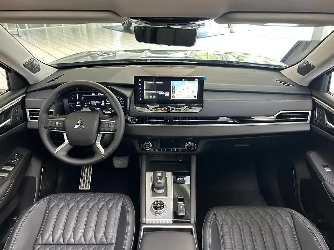 Mitsubishi Outlander - Thumbnail 13