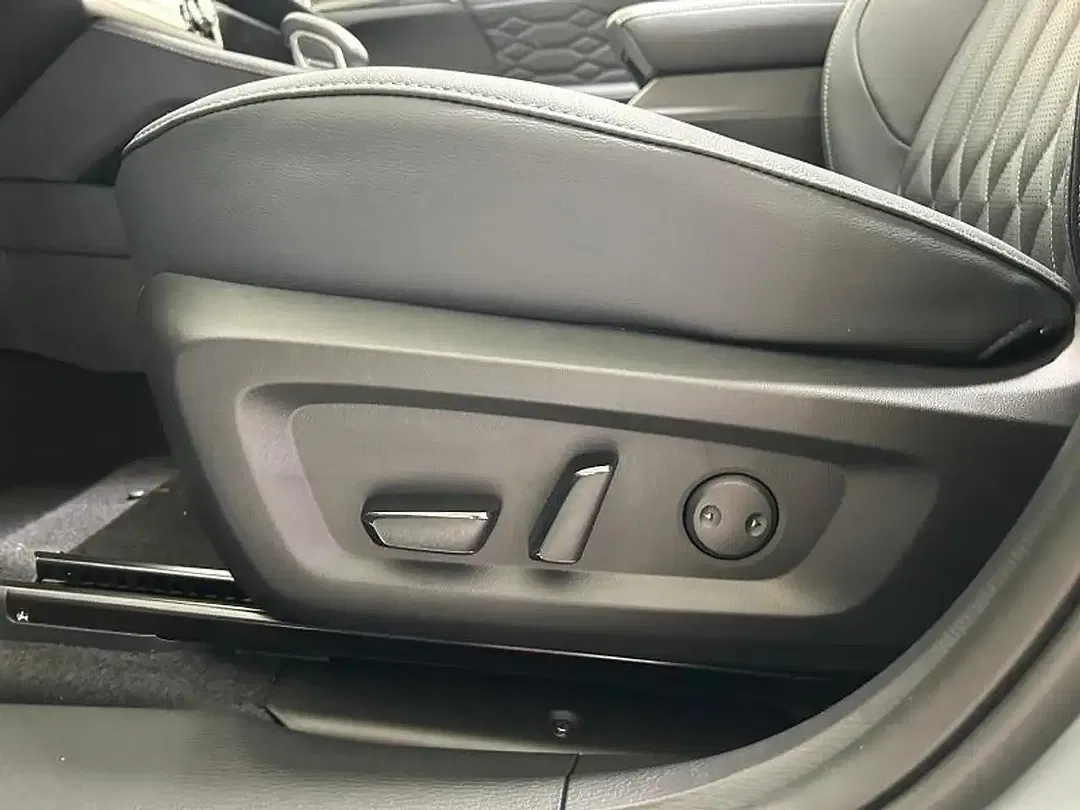 Mitsubishi Outlander - Thumbnail 14