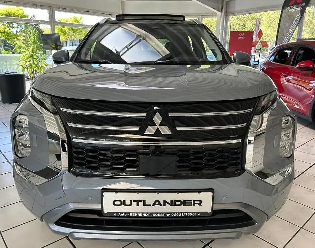 Mitsubishi Outlander - Thumbnail 2