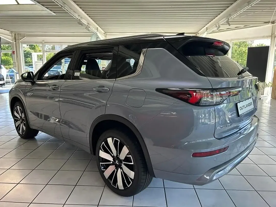 Mitsubishi Outlander - Thumbnail 5