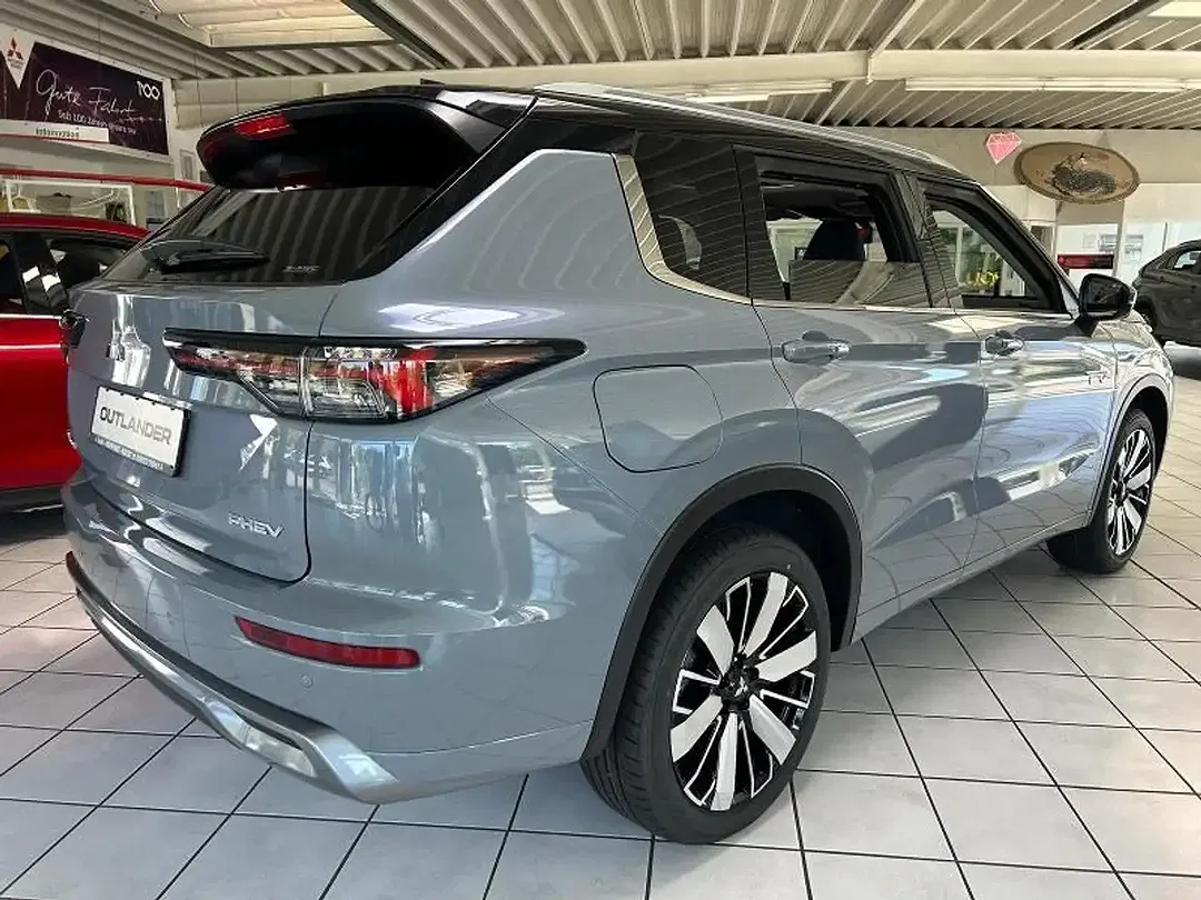 Mitsubishi Outlander - Thumbnail 6