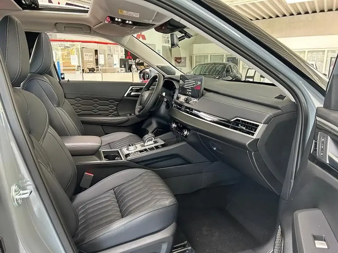 Mitsubishi Outlander - Thumbnail 7