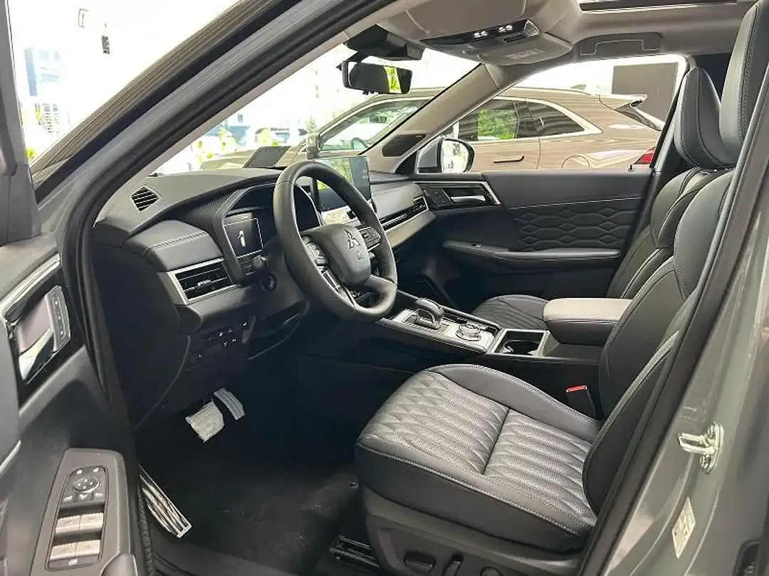 Mitsubishi Outlander - Thumbnail 9