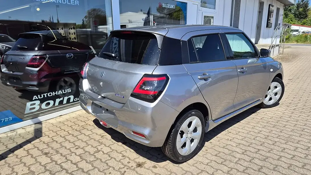 Suzuki Swift - Thumbnail 3