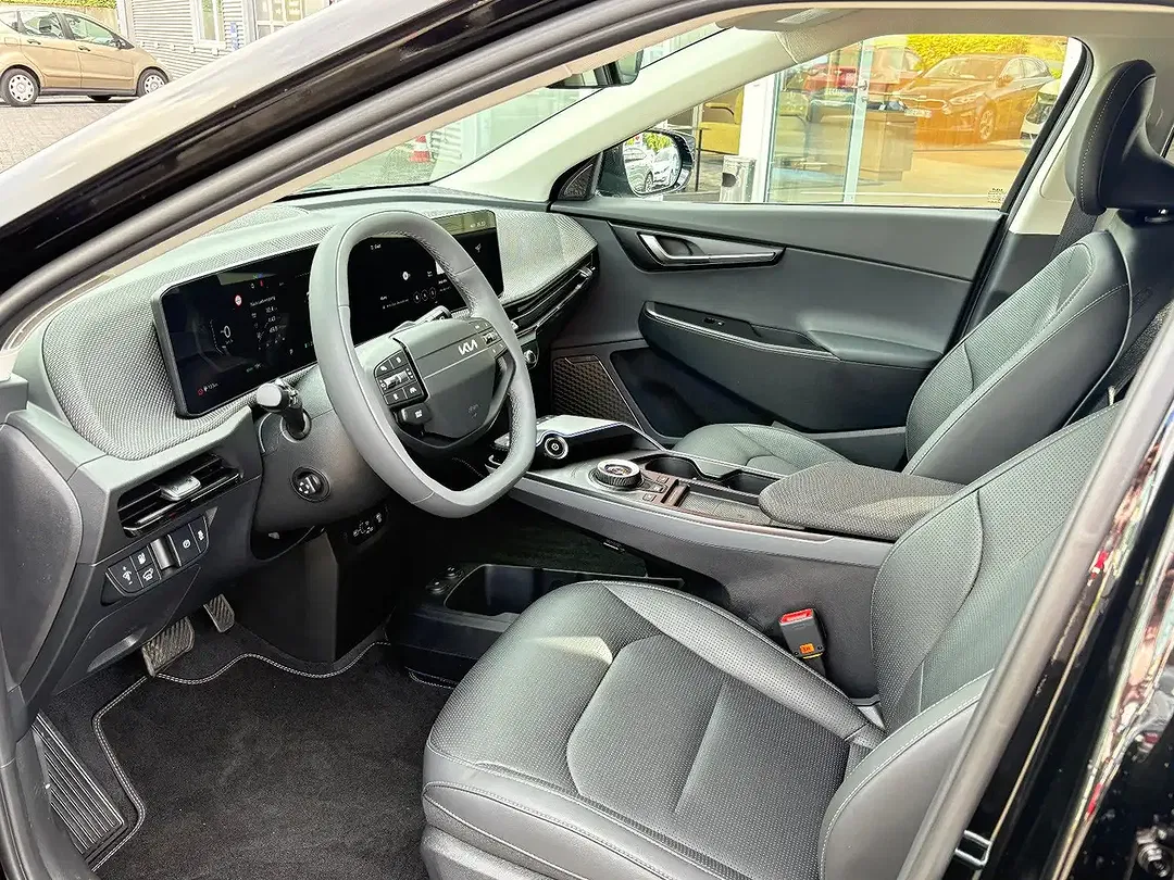 Kia EV6 - Thumbnail 11