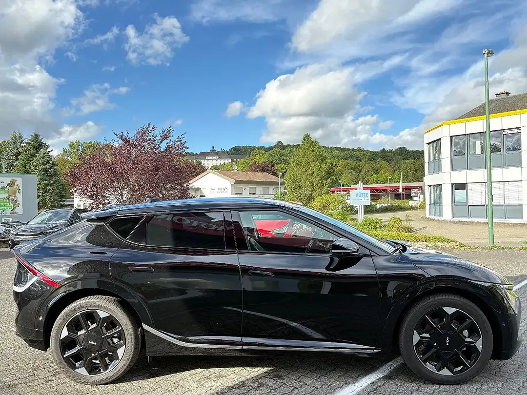 Kia EV6 - Thumbnail 5
