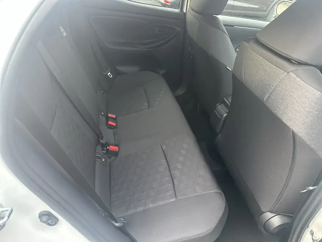 Toyota Yaris - Thumbnail 7
