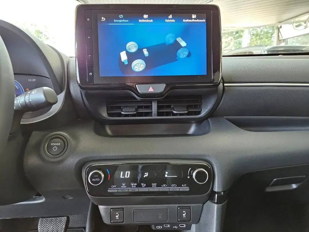 Toyota Yaris - Thumbnail 11
