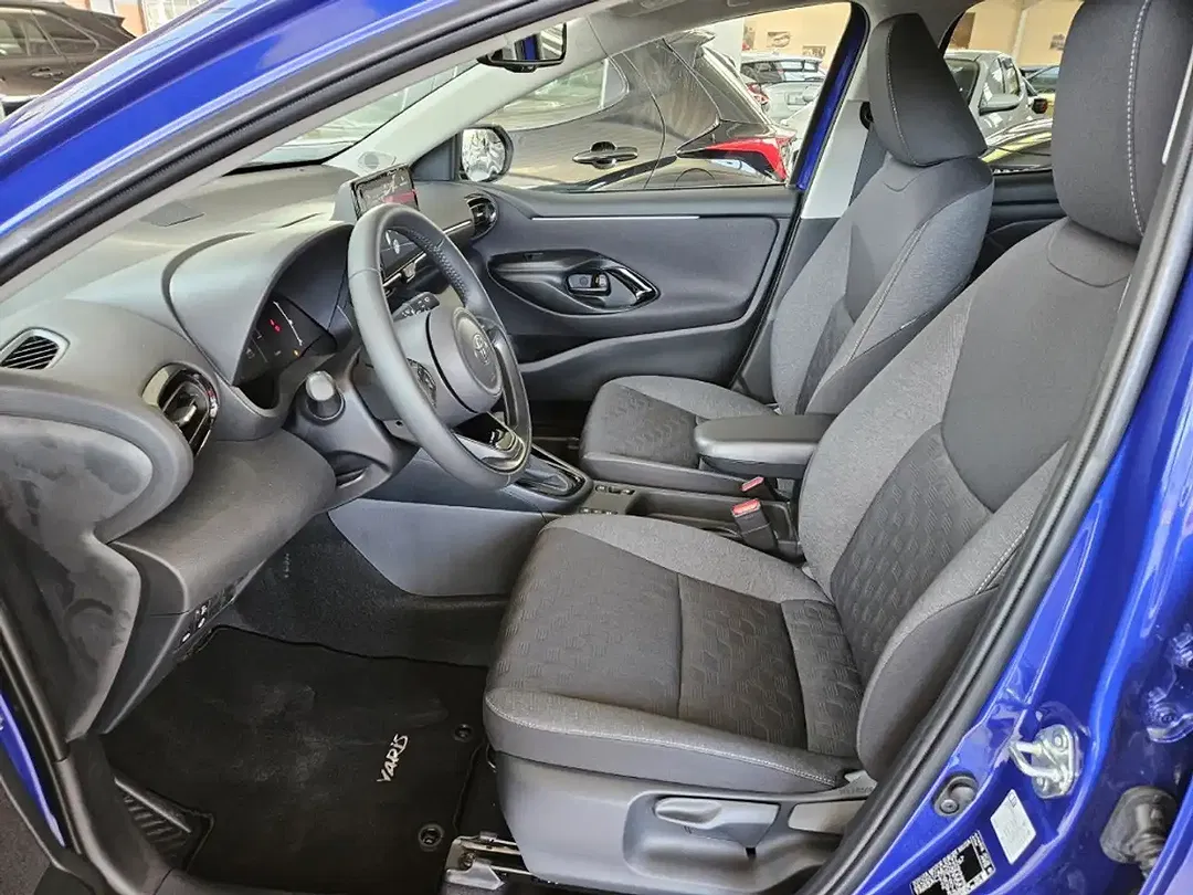 Toyota Yaris - Thumbnail 6