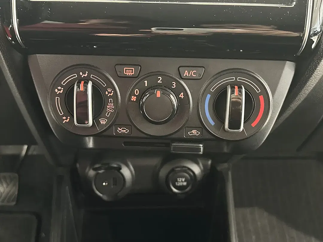 Suzuki Swift - Thumbnail 11