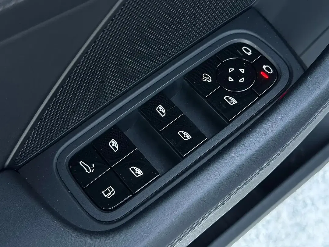 Porsche Panamera - Thumbnail 23
