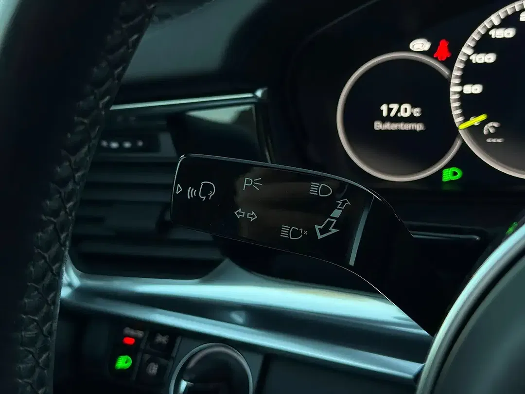 Porsche Panamera - Thumbnail 30