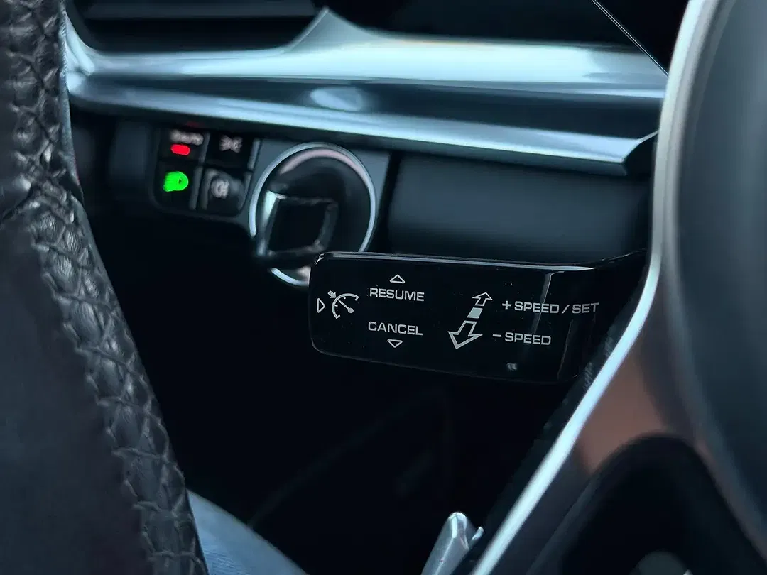 Porsche Panamera - Thumbnail 31